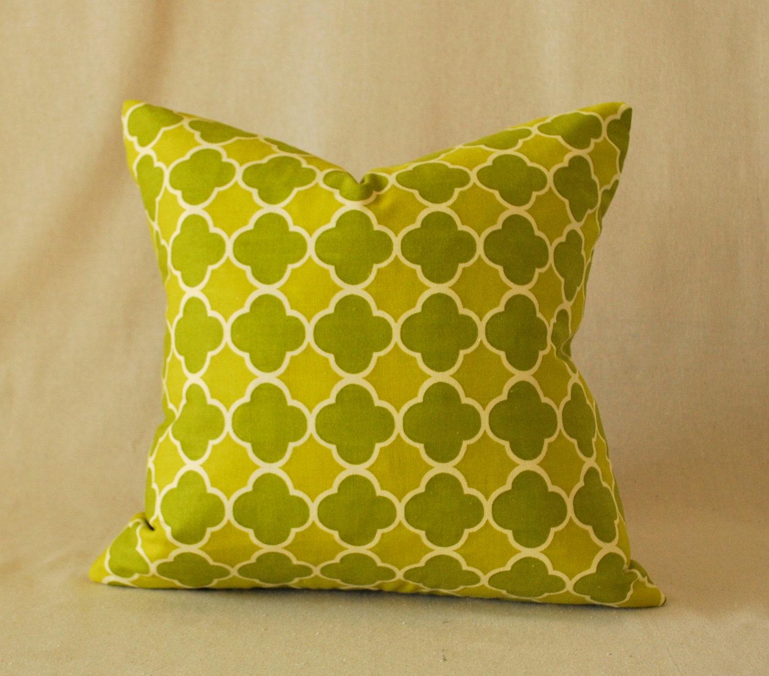 Geometric Pillow Cover Green Quatrefoil Lattice 18"x18"