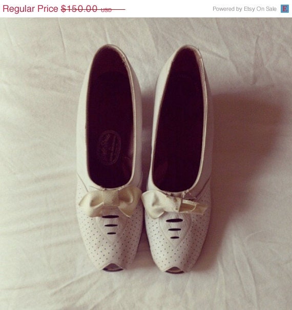 20% off summer sale / vintage 1930s shoes / 30s white bow peep toe shoes / 30s white art deco heels / size 5.5