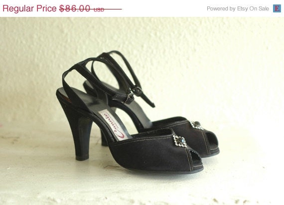 20% off summer sale / vintage 1950s shoes / 50s black pin up peep toe heels / size 6