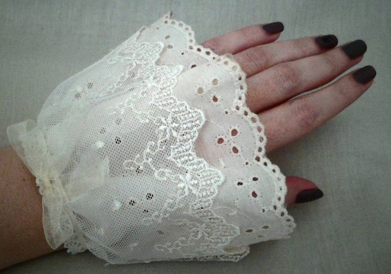 Cream Lace Ruffled Cuffs