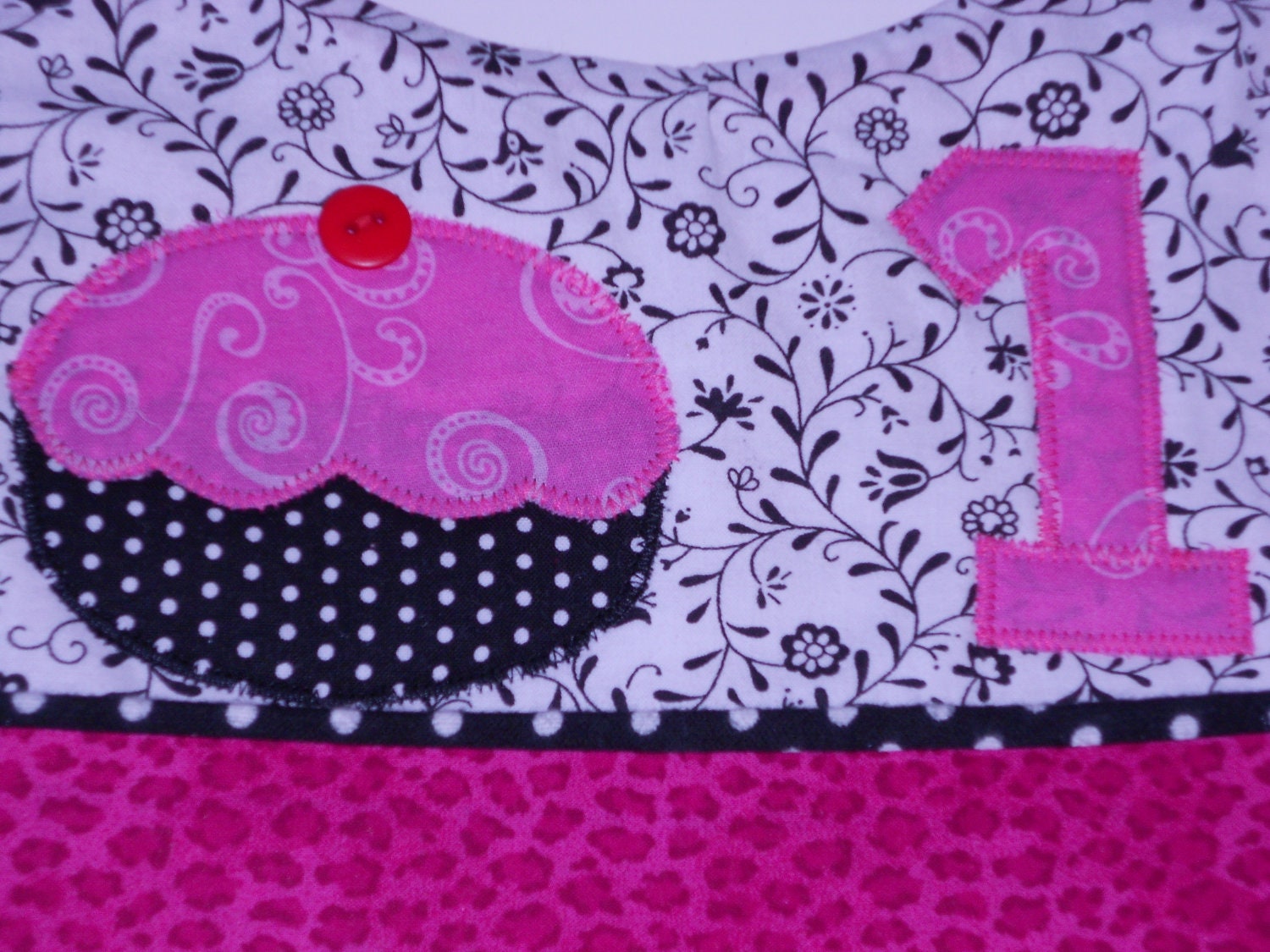 baby girl gift, baby birthday, baby Appliqued bibs, girl bibs, Cupcake Bib, Babys1st Birthday Bib,shower gift, cupcake, boys first birthday