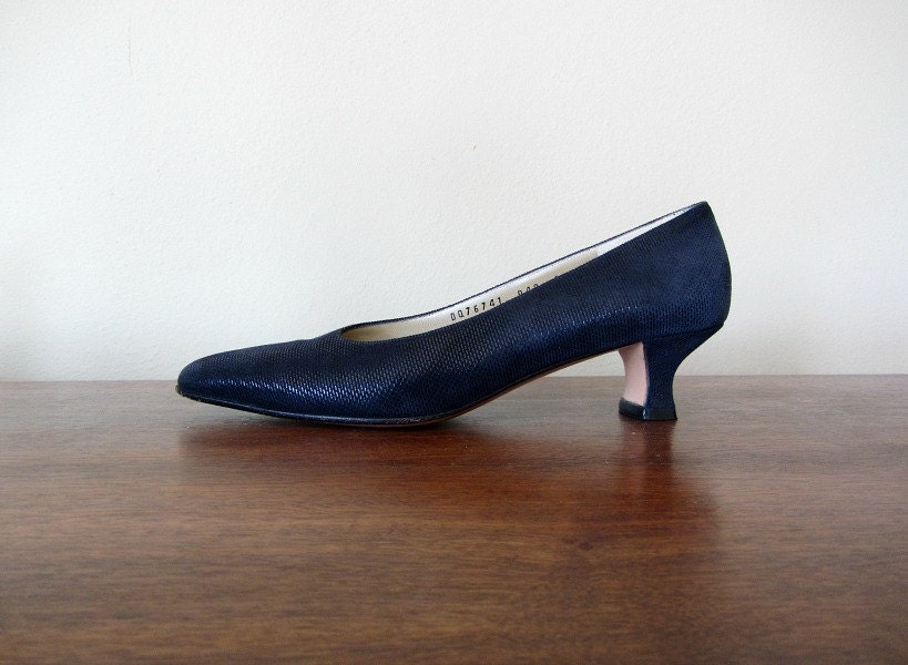 Salvatore Ferragamo shoes . 90s navy vintage heels . 1990s fashion - BlueFennel