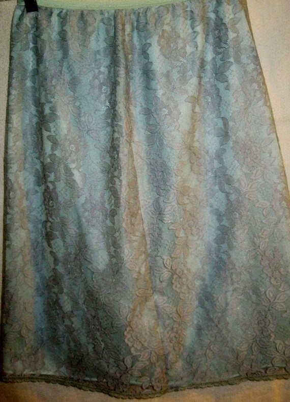 SAlE 20% Off Vintage Lace Half Slip Pale Mint Green w Lace Overlay Medium Now Only 4 USD