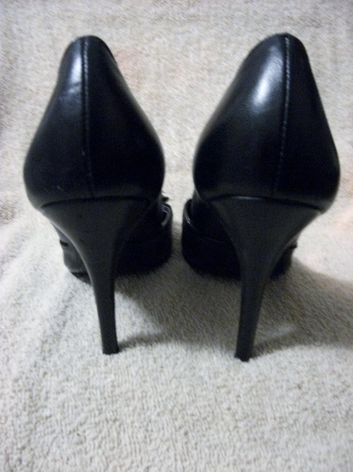 Vintage Ladies Black Leather Point Toe Pumps with 3 1/2" Heels by BCBG Size 7 Only 8 USD