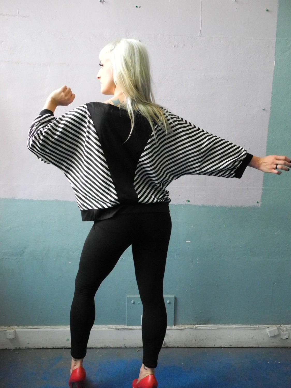 Vtg 70s 80s Black White Chevron Stripe Top / Batwing Shirt