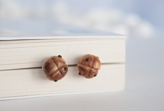 Sweet bread with chocolate chips earrings. Stainless teel