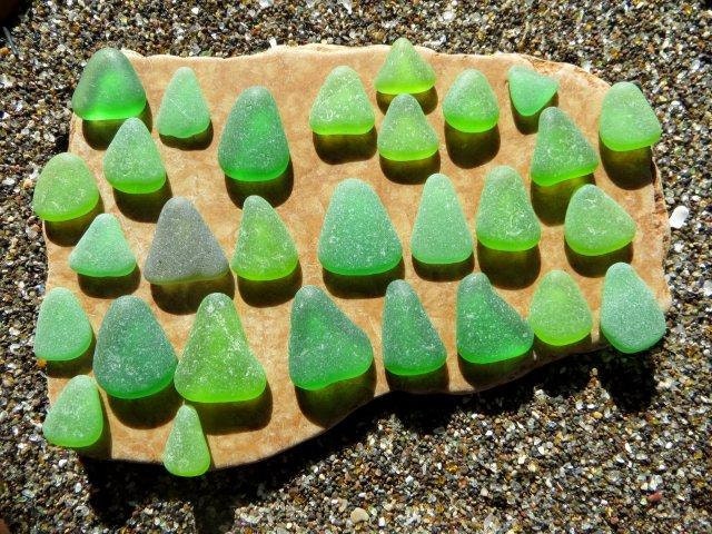 29 GREEN Triangle Pendants beach Sea Glass 724-T-29
