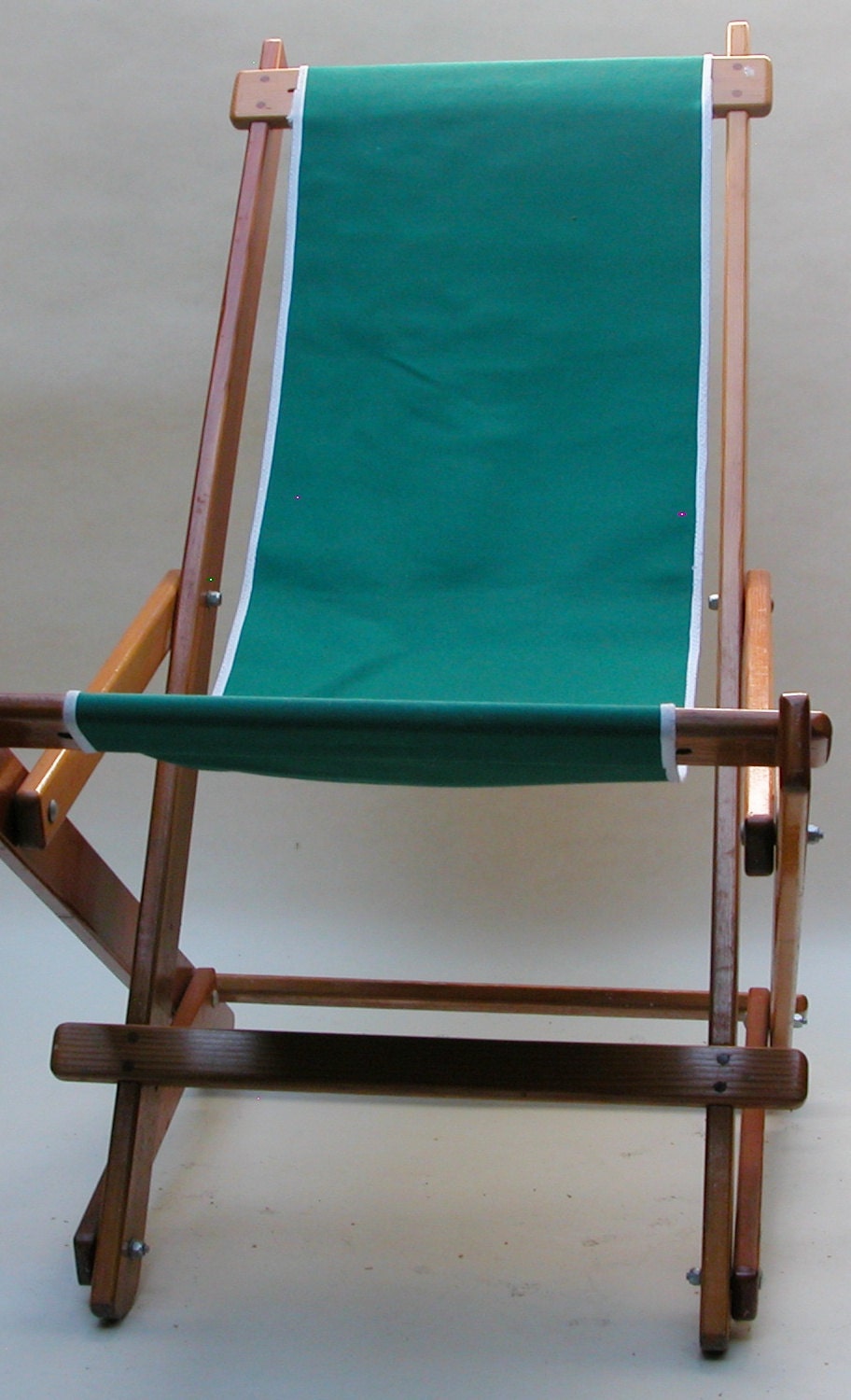 Mid Century folding beach deck chair (sport lounge garden travel picnic 1950s airstream camper vintage green new england hamptons)