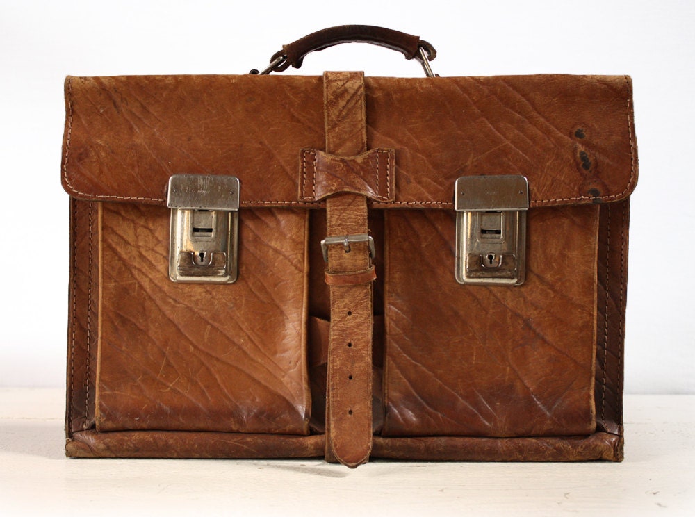 SHABBY but chic vintage french real leather SCHOOLBAG - BRIEFCASE with great patina
