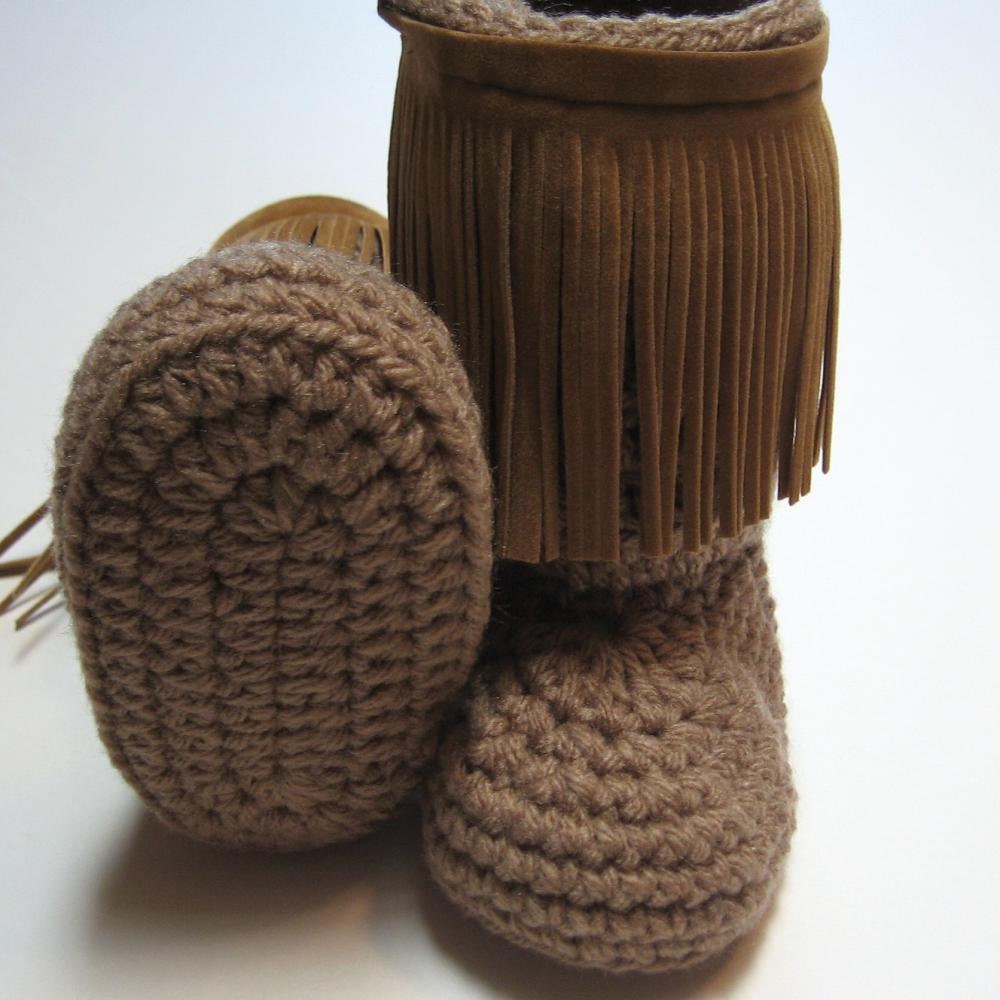 Crochet baby moccasins. Baby booties with fringe. Made to order. Infant and toddler booties.