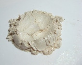 Mineral Eye Shadow in CUMULUS Home and Garden cream shimmer vegan