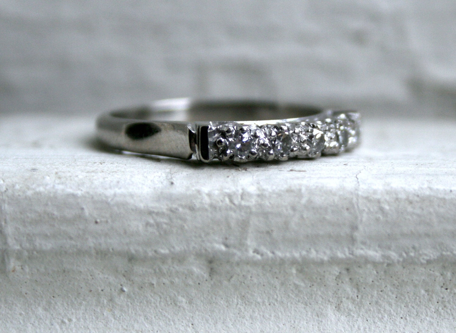 Lovely Vintage 10K White Gold Diamond Wedding Band.
