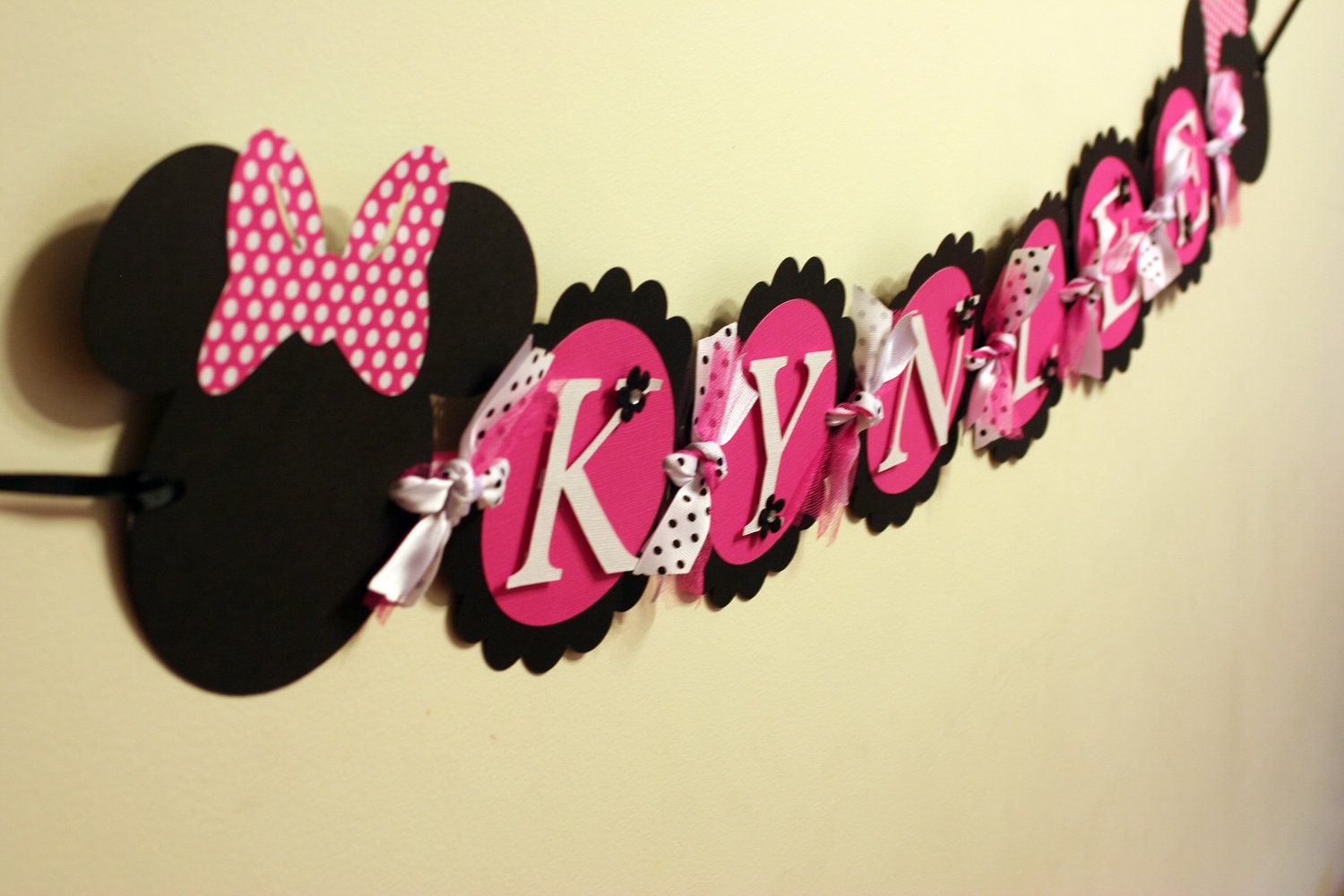 Deluxe Minnie Mouse Name Banner Pink, black and white