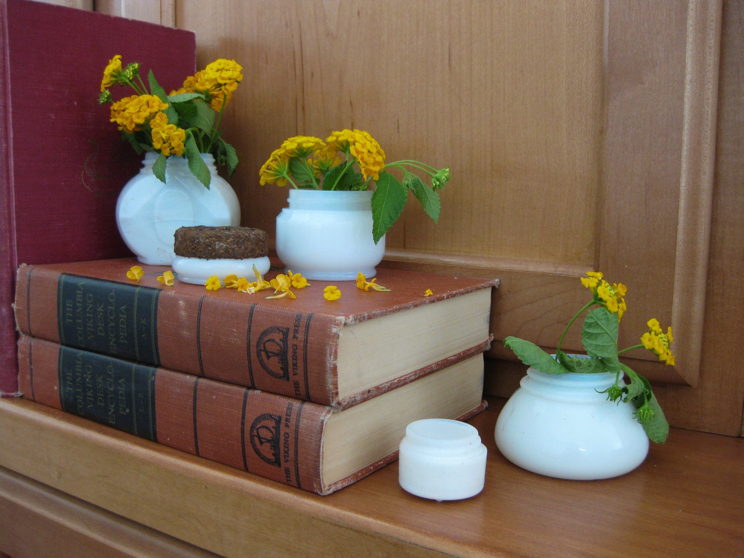 5 Vintage Milk Glass Beauty Jars Shabby Chic Collectible Home Decor