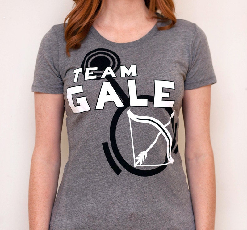 Hunger Games Team Gale T-Shirt with Bow and Arrow Graphic, Grey, SIZE SMALL
