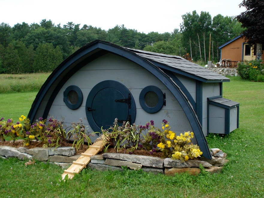 Superior Quality Hobbit Hole Chicken Coop: 30 square feet, washable floor insert, exterior access nest boxes, ventilation windows
