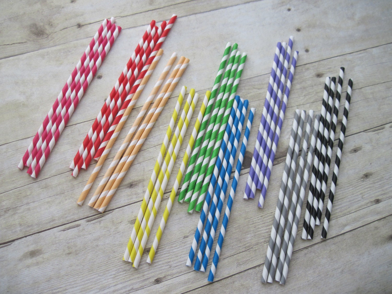 50 Vintage Paper Straws. You pick the color and quantity. Comes with printable tags.
