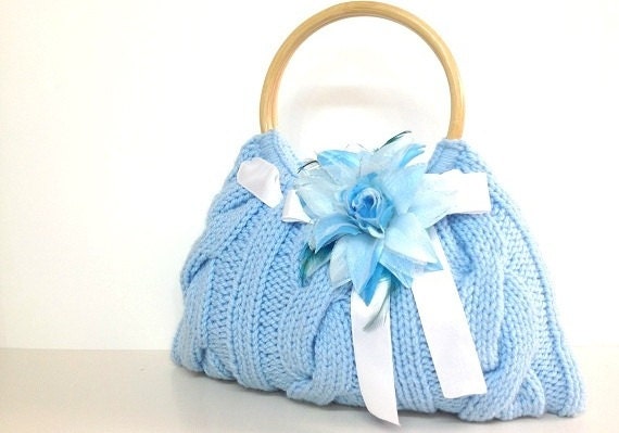 Hand knit ocean blue JUBBJUBB spring handbag bag purse with white flower and wood bag handles