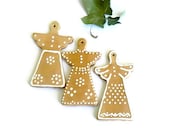 Natural Ceramic Angels Personalized Wedding Decoration Set of 3 Caramel Ornaments White Flowes Pottery Gift