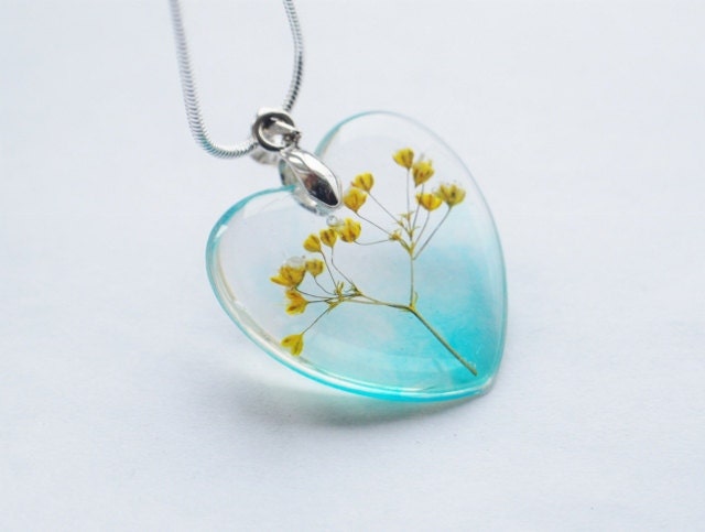 Ombre Necklace Blue Yellow Heart Baby's Breath Resin Jewelry Real Flowers Transparent Pendant Love Romantic 925 Silver Plated