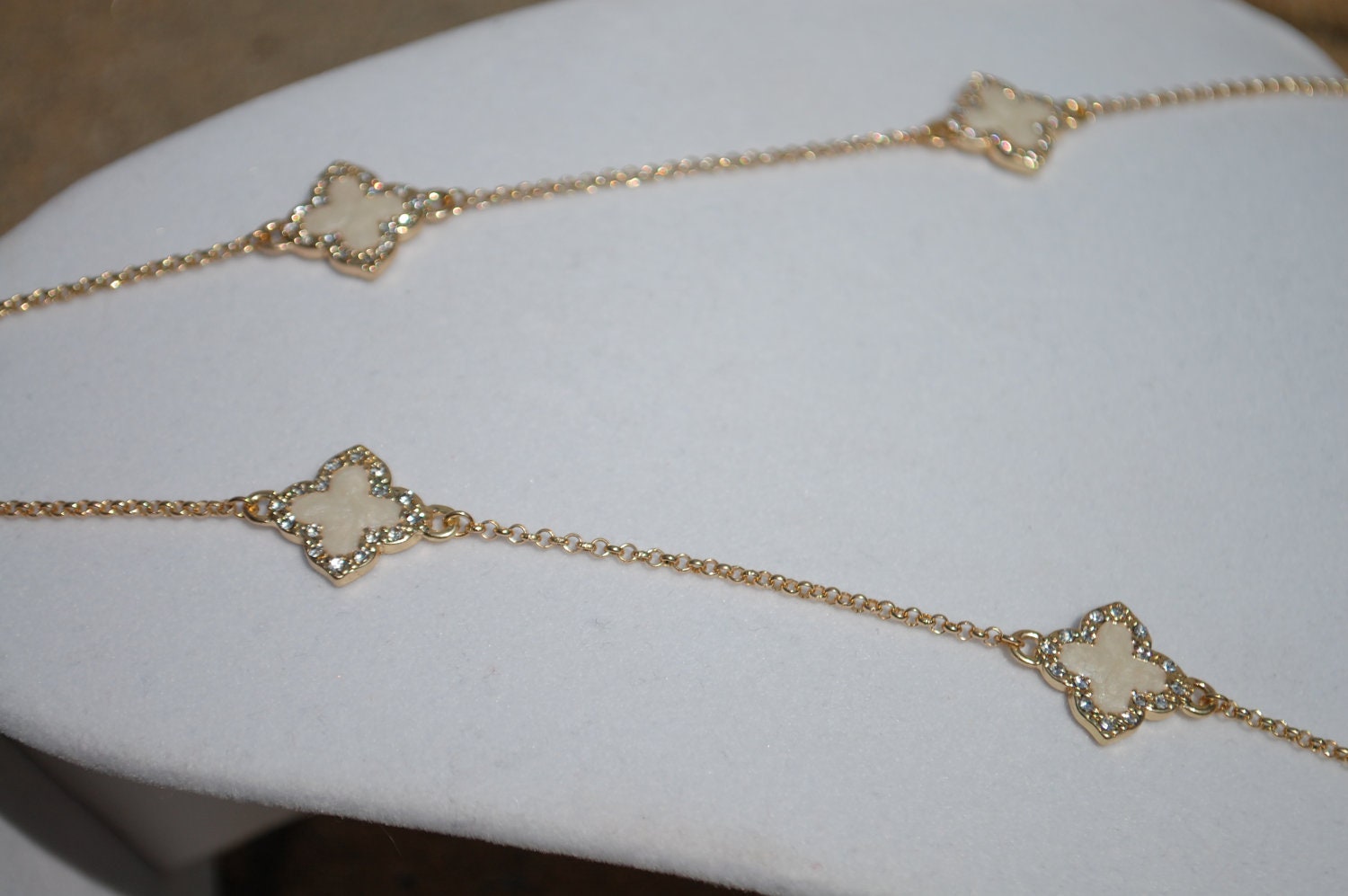 Clover Necklace in Cream with Rhinestones 36''