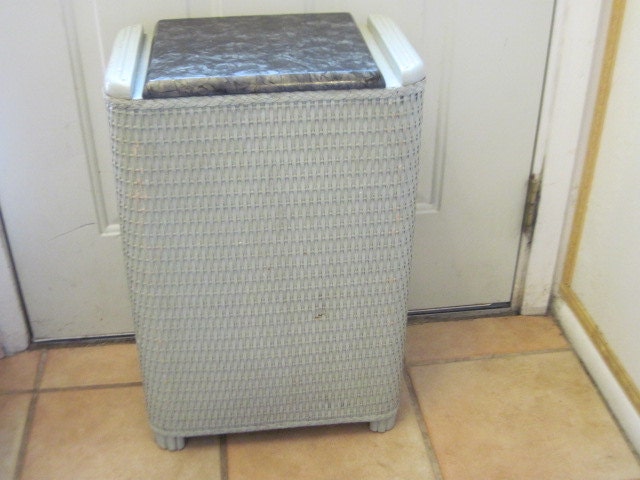 Small Green Wicker Hamper with Marble Looking Lid Sweet