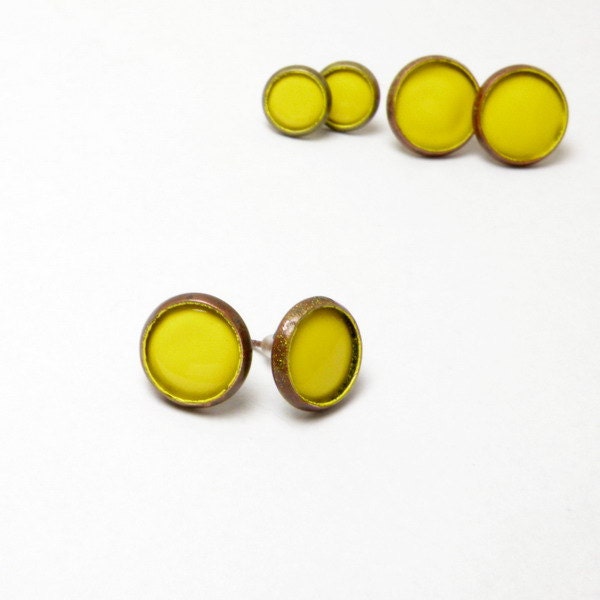 Yellow enamel studs, copper, 12mm