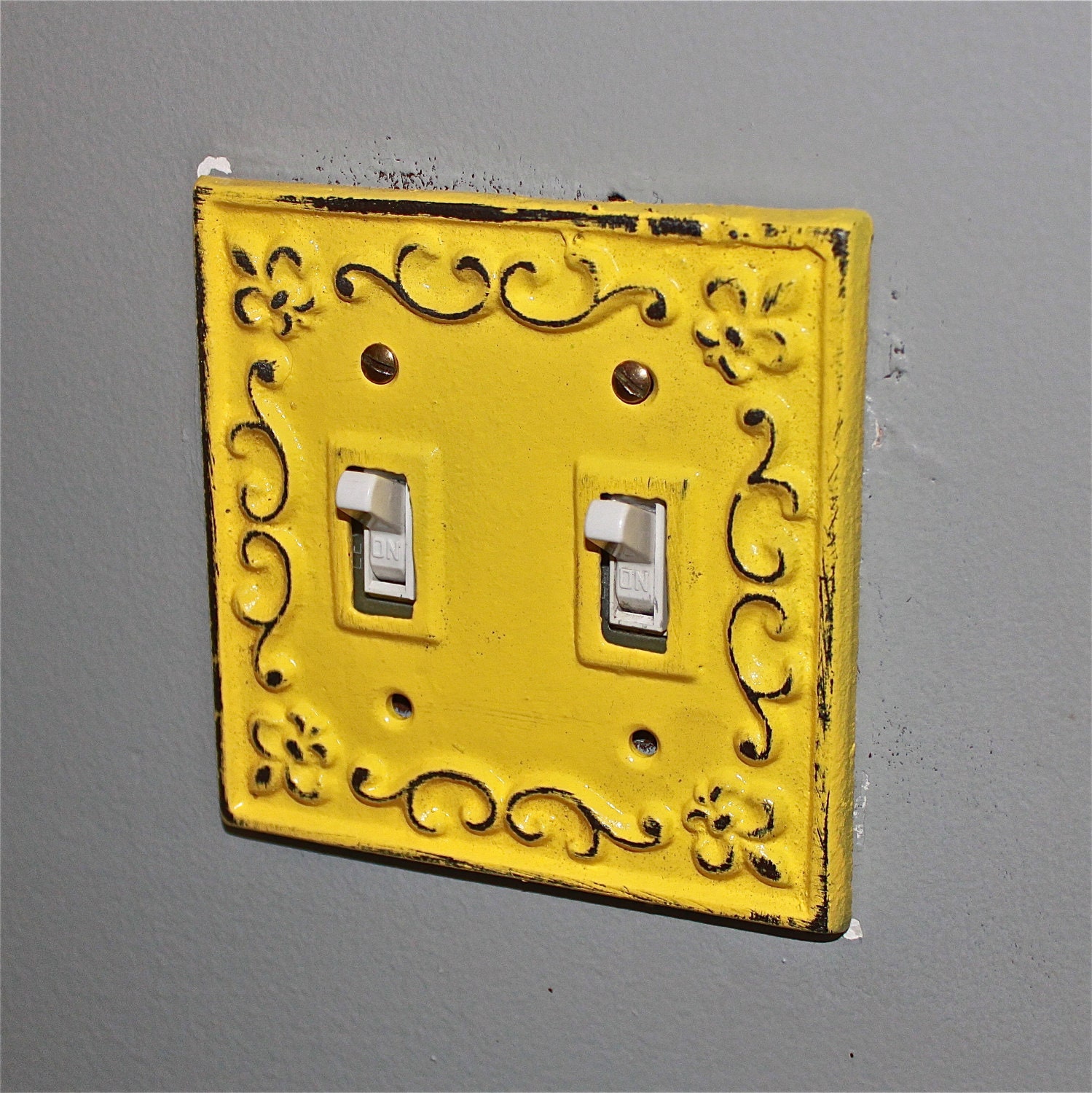 Laguna Green Decorative Light Switch Plate/ Double Switch Cover/ Fleur de lis/ Bright Cast Iron/ Painted Metal/ Shabby Chic /Distressed