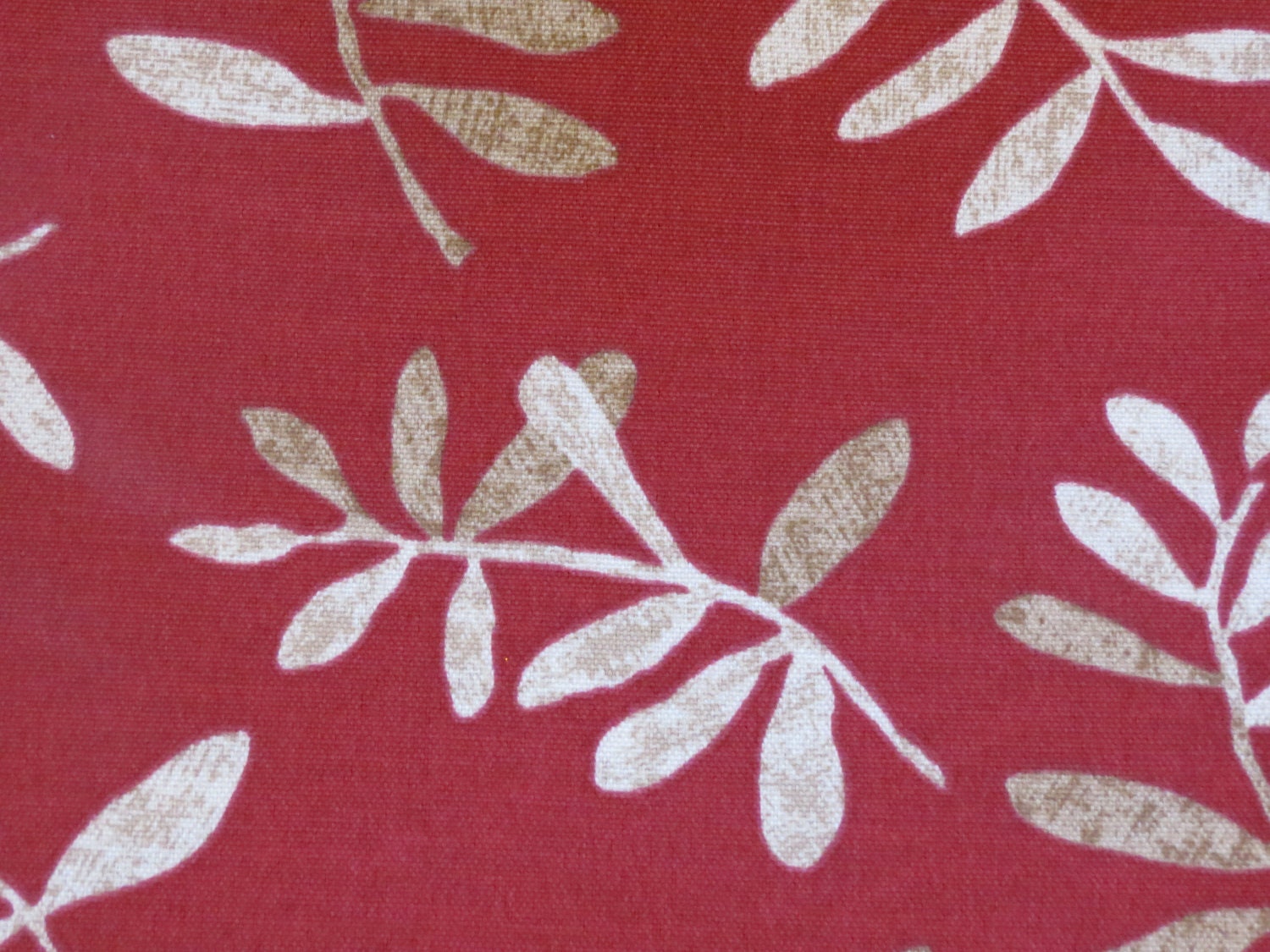 Table Runner in Burgundy Natural Print