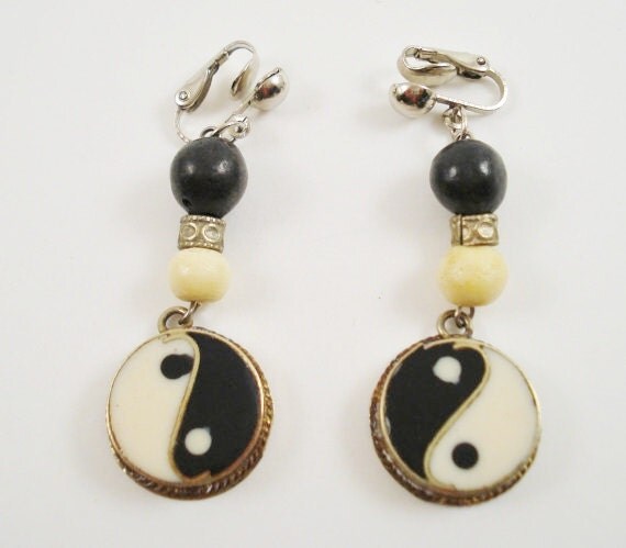 Vintage Yin-Yang Earrings / Taoist Tagitu Fish-Like Shape Earrings / Dark and Light Earrings / Ethnic Earrings