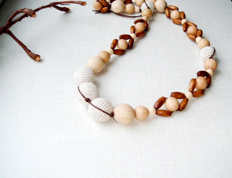 nursing necklace linen Beige brown  Natural wood beads  Rustic Simple Elegant ecofriendly Crochet bead  Organic Teething Necklace For mom