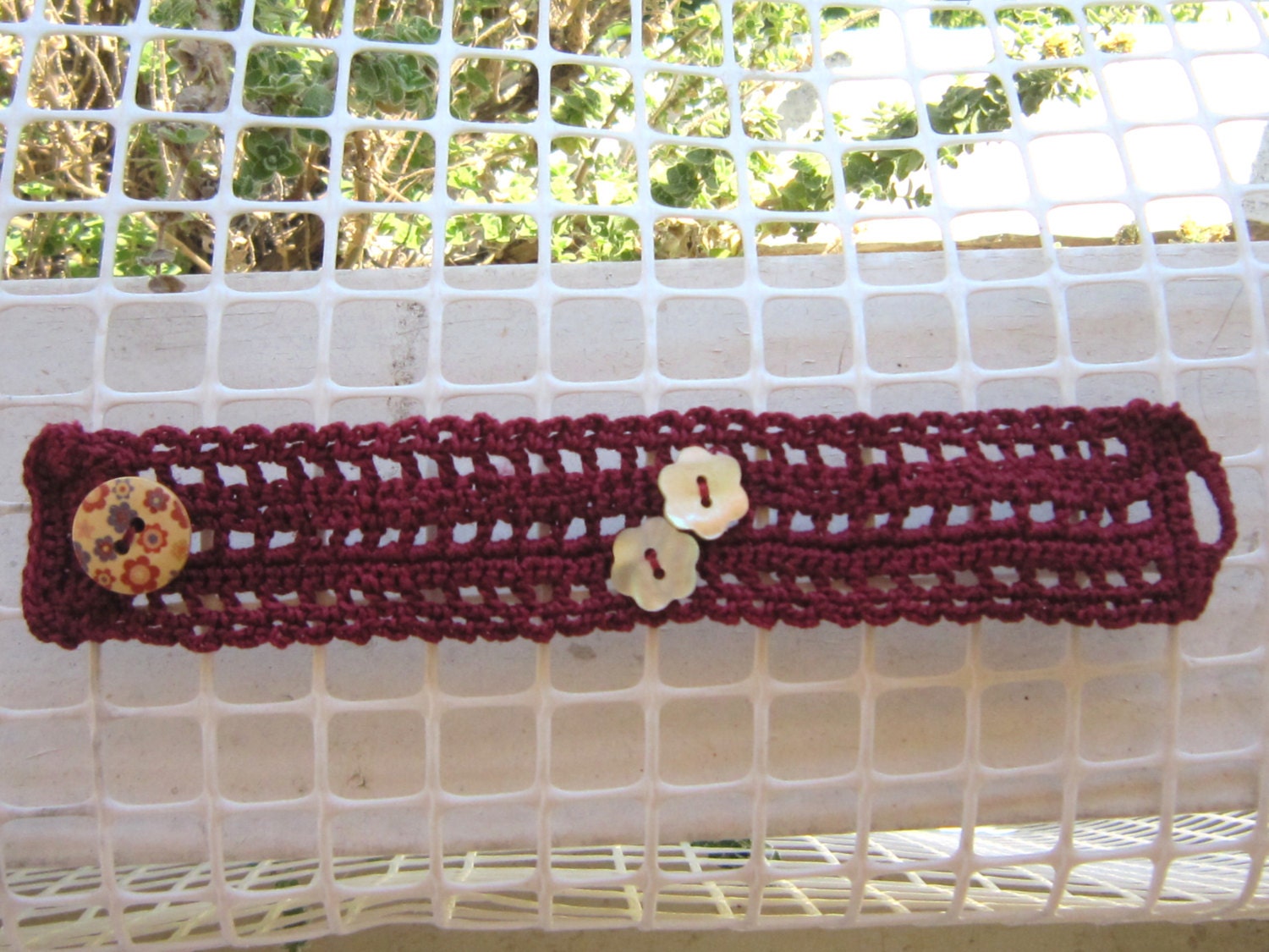 Scarlet red knitted cuff bracelet ivory daisy buttons