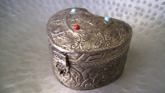 Vintage Heart Jewelry Box 70s Metal Ornate Trinket Box Home Decor Gem Container GVS team
