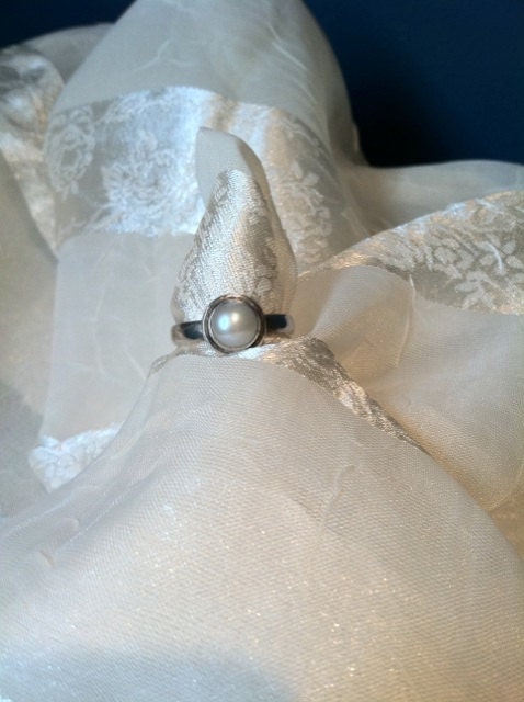 Handmade Vintage Ring Pearl in Sterling Silver June Birthday 30th Anniversary 1960s Mid Century Estate Jewelry