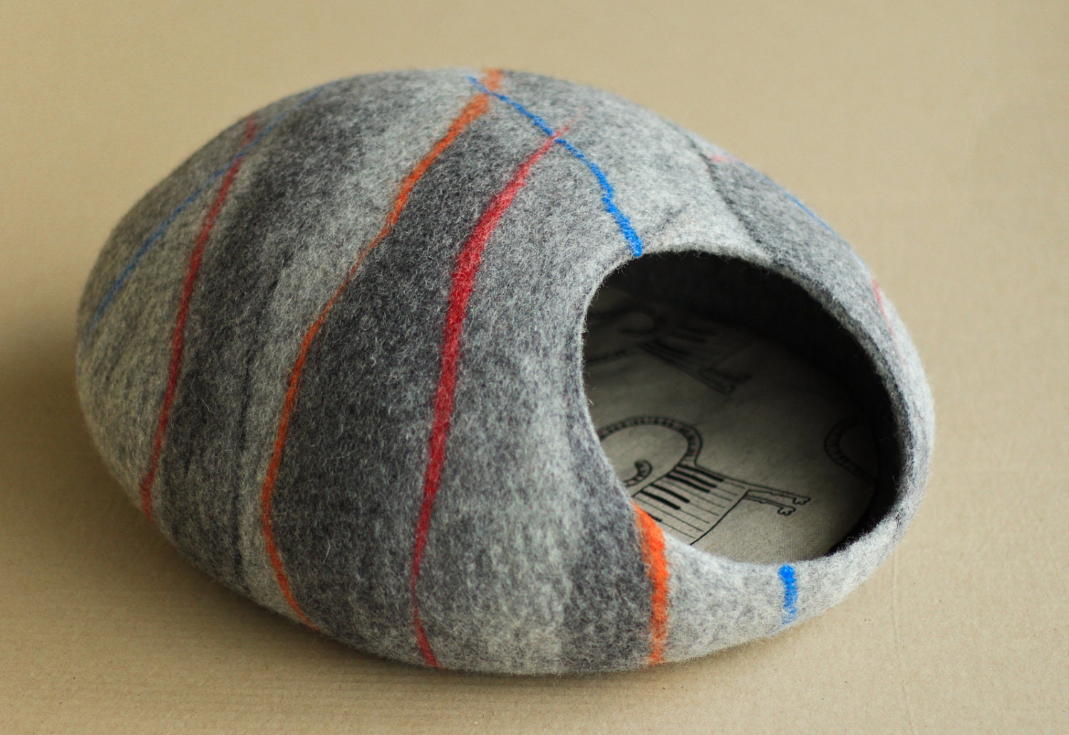 XL size cat bed/cat cave/cat house/dark grey felted cat cave (With GIFT pad)