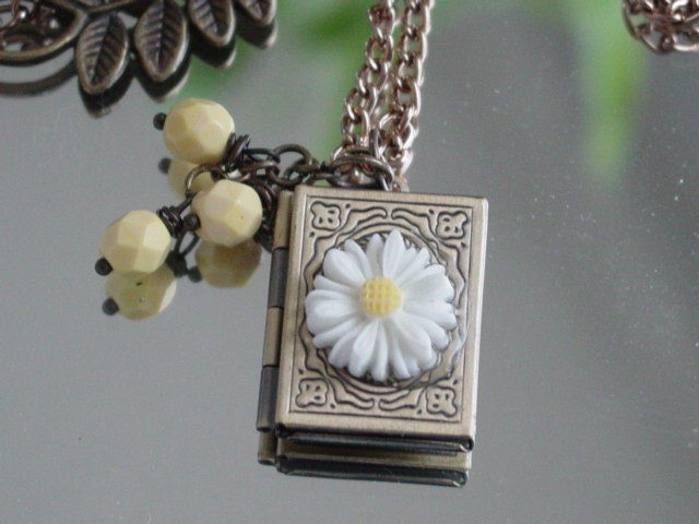 LOCKET PENDANT NECKLACE - Antique Bronze Locket With Daisy and Beads
