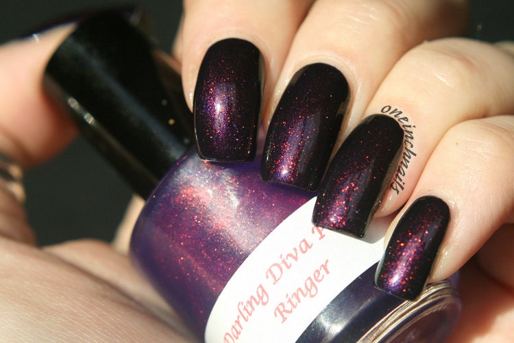 Ringer Nail Polish red to green color shifting