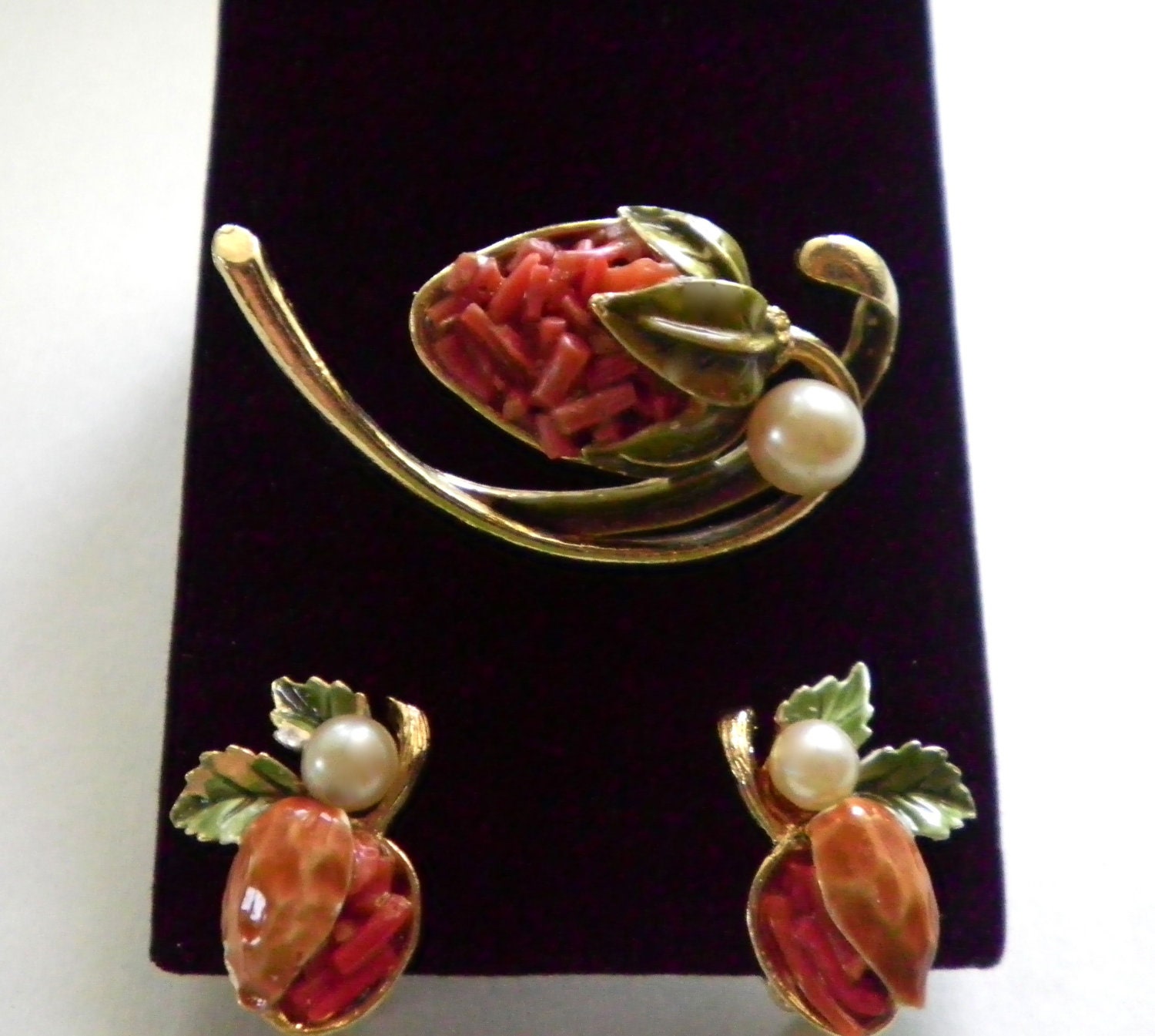 Signed ART Vintage Natural Coral Pearl Enamel Vintage Brooch & Earrings Set