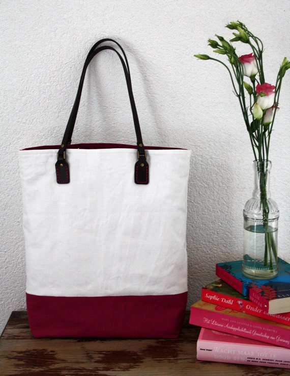 Leather straps tote: white and fuchsia pink
