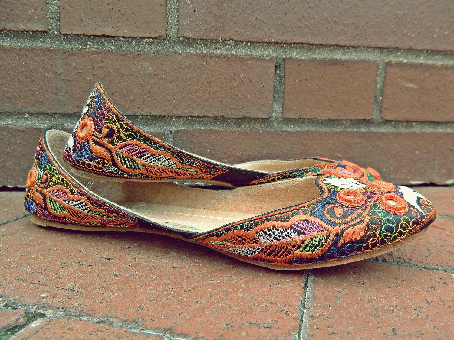 Bohemian Flats // Vintage 70's Flats // Vintage Boho Flats // Hippie Shoes // Colorful Ethnic Shoes // Vintage India // Size 9 Shoes