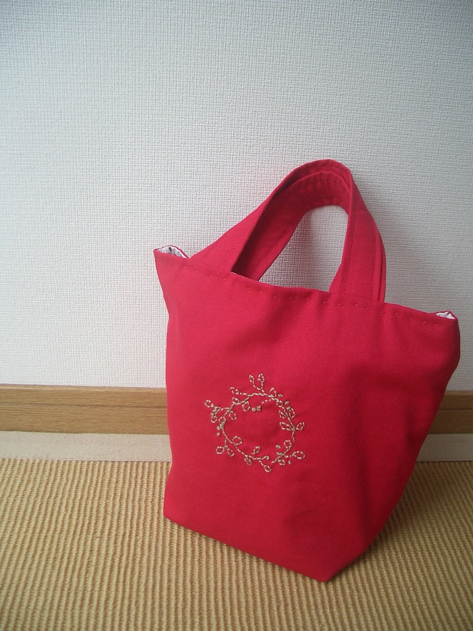 30% off wreath tote(originally 45.00)