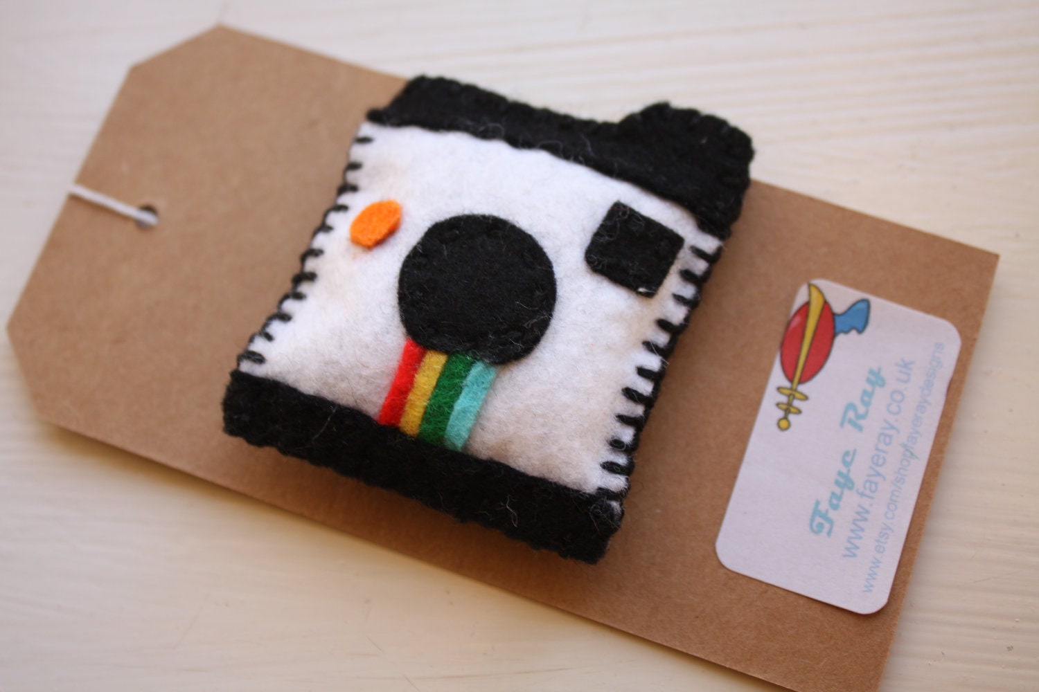 Felt Vintage Polaroid 1000 Style Camera Brooch Pin Badge Photography