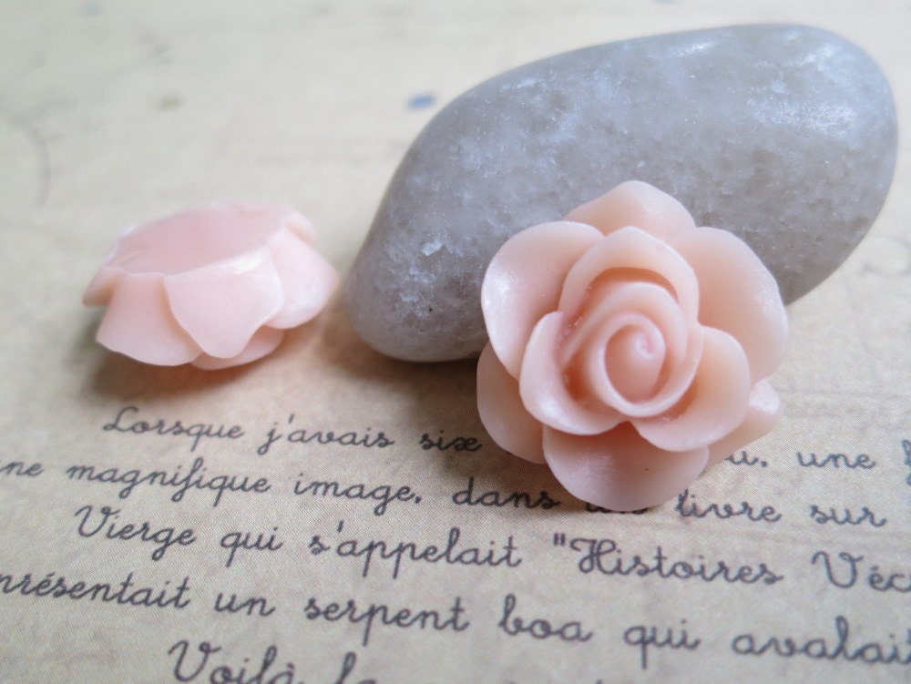 10 pcs of Flower Resin-Vintage Pink Cameos 21mm RB123