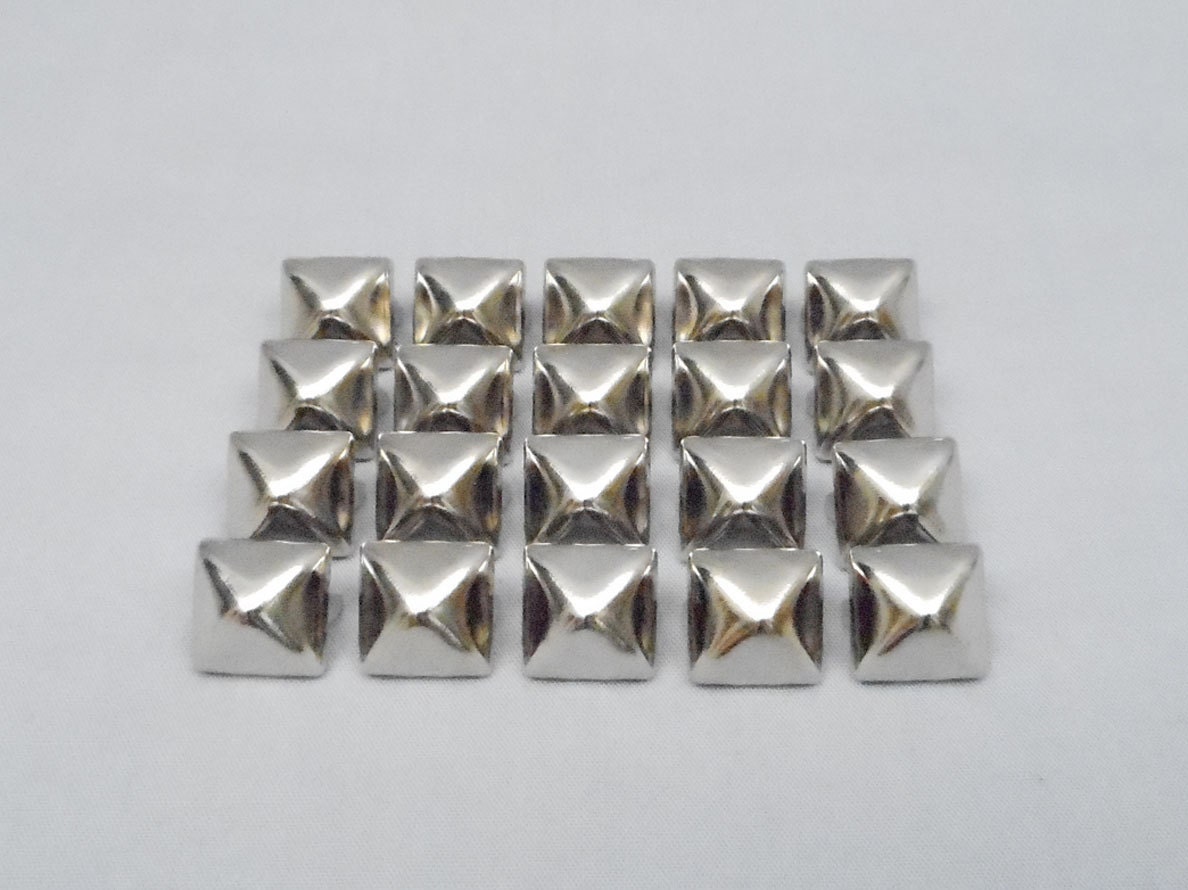 100 Silver 1/2 Inch Pyramid Studs