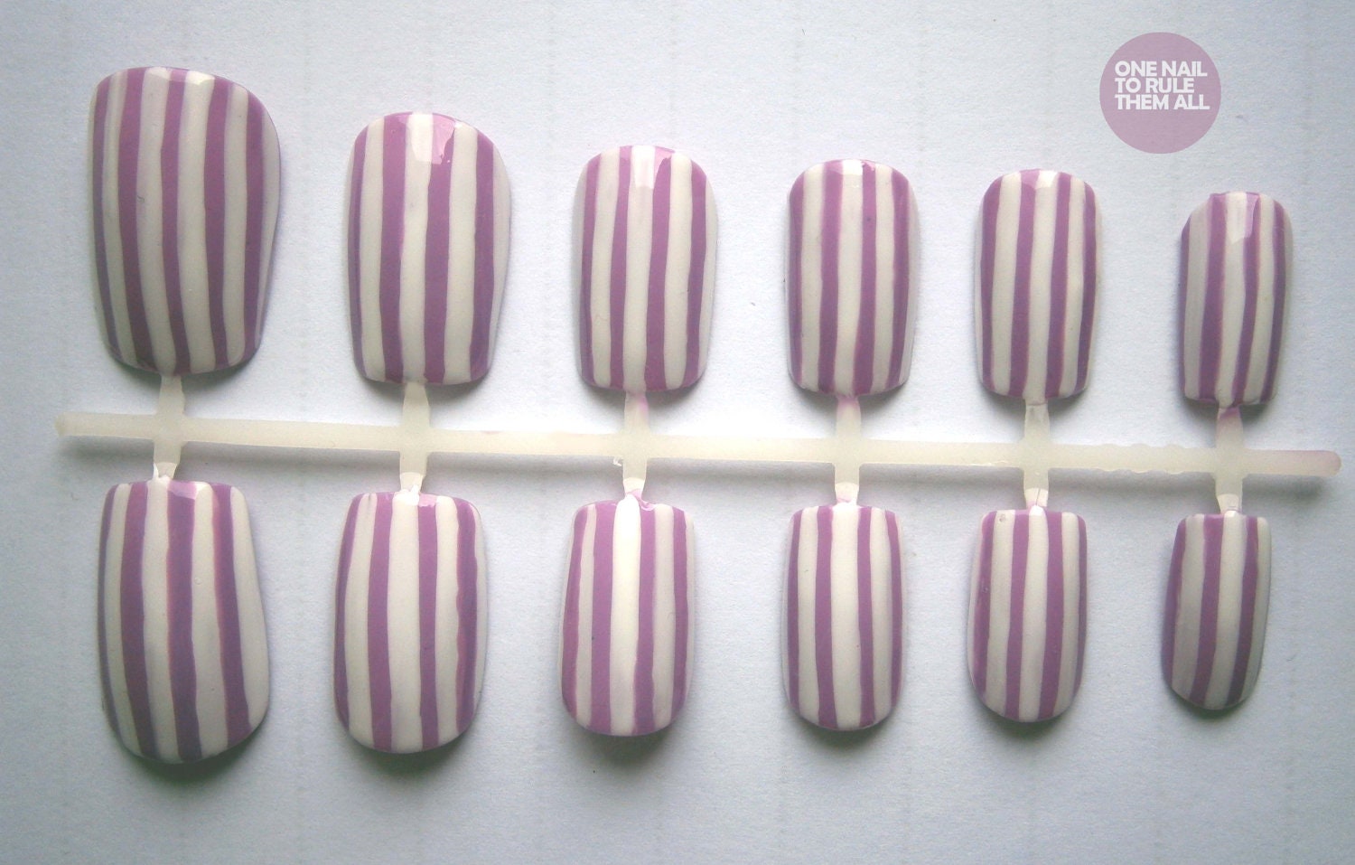 Striped False Nail Art Set