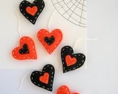 Halloween hearts decoration - black and orange felt gift tags - spooky home decor - FishesMakeWishesHome