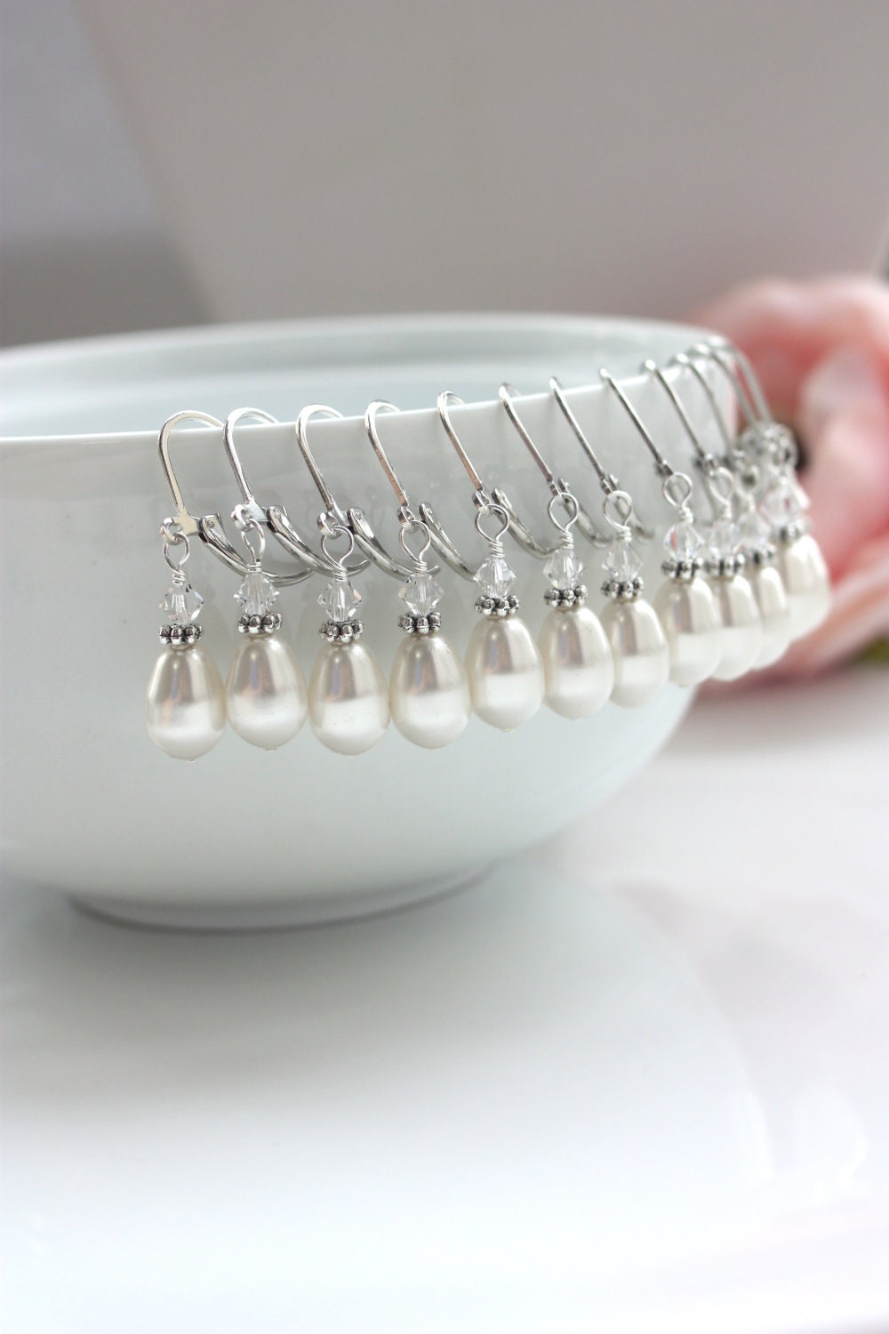 One Pair - A Crystal White Teardrop Pearls Clear Swarovski Crystal Leverback Dangle Earrings. Bridesmaids Earrings. Vintage Antiqued Silver.