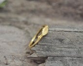Twig Wedding ring with a botanical leaf - 14k yellow gold women wedding band