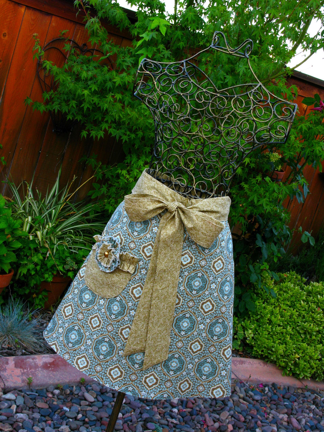 Women's Hostess Apron/ Half Apron in Vintage-Inspired print ...Ladies Birthday Gift