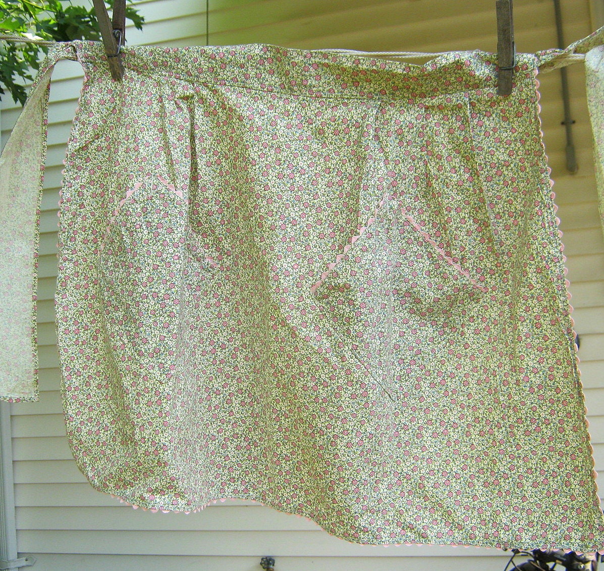 Vintage Calico Apron Pink Daisy Print Daisies Retro Kitchen